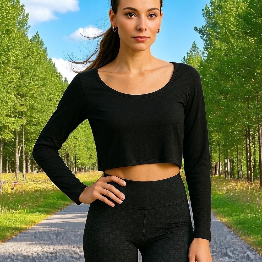 Victoria's Secret Women's Size Large Black Logo Long Sleeve Crop Top NEW